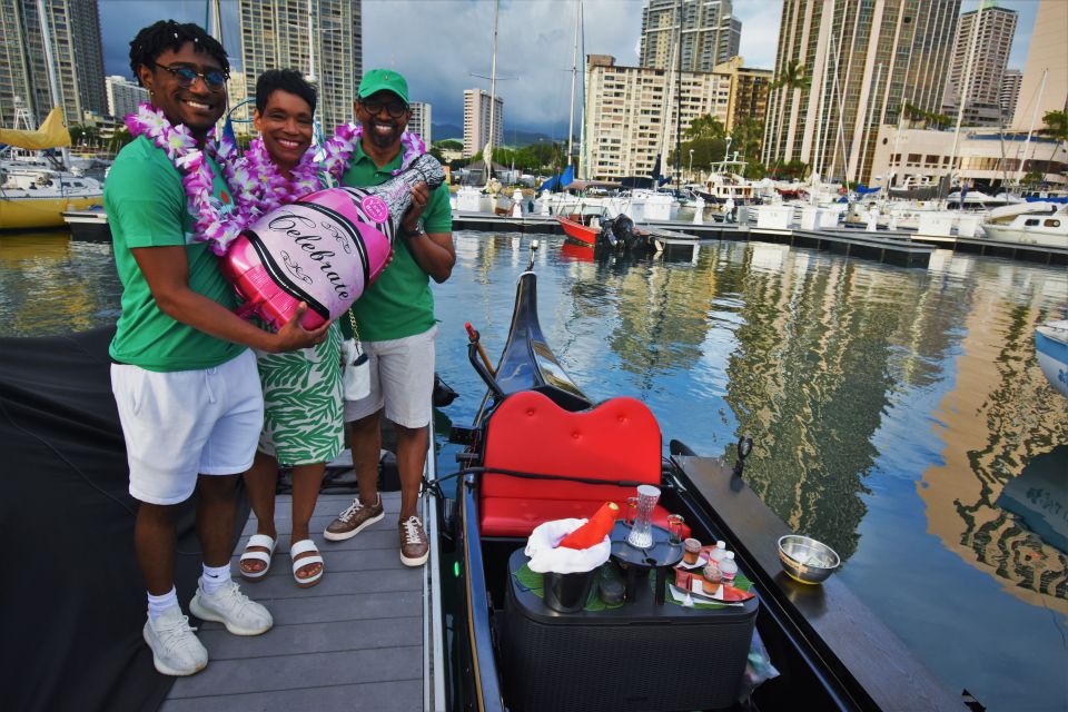 Oahu: Luxury Gondola Cruise with Drinks and Pastries - Key things I’d circle before you book