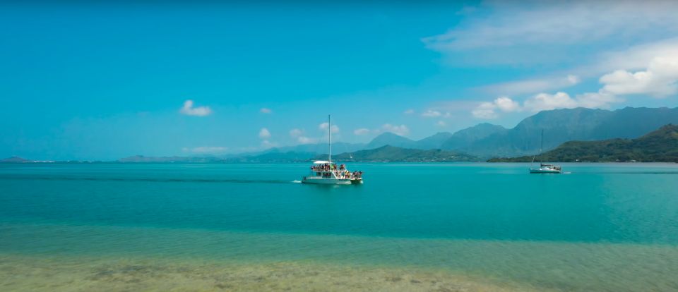 Oahu: Molii Fishpond and Kaneohe Bay Catamaran Tour - Secret Island transfer and boarding the catamaran