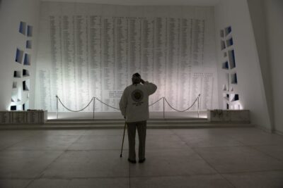Oahu: Pearl Harbor Admiral's VIP Narrated Multimedia Tour - The Smartphone Audio Guide: The Big Value of Moving at Your Pace