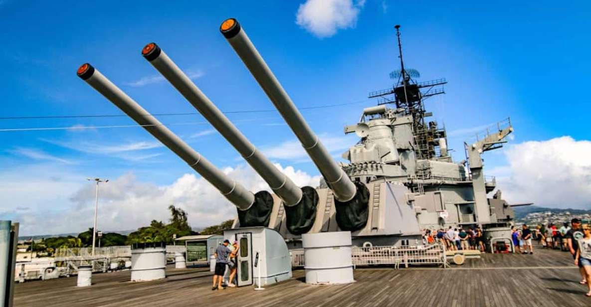 Oahu: Pearl Harbor Battleship Tour - Arizona Memorial: the short Navy launch and a very limited moment