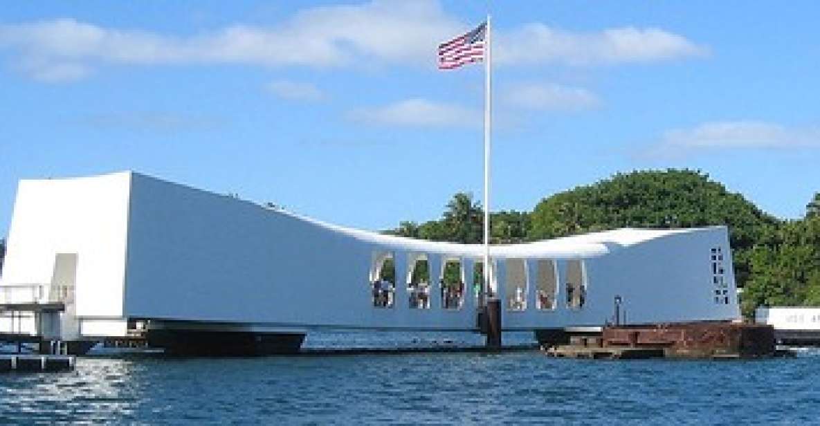 Oahu: Pearl Harbor Heroes Deluxe Experience - Pearl Harbor Visitor Center: get your bearings before you go “out there”