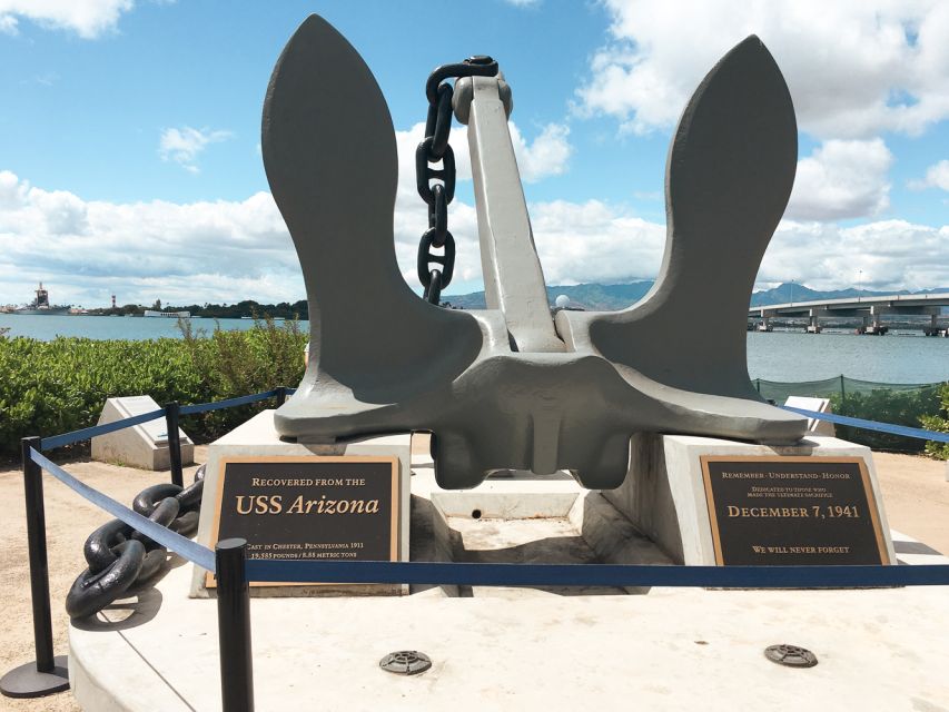 Oahu: Pearl Harbor, USS Arizona, and City Highlights Tour - Pearl Harbor Visitor Center: Artifacts That Put the Day in Order