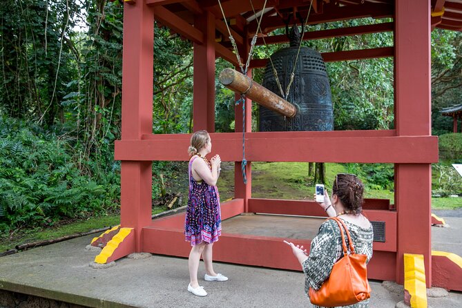 Oahu Personalized Private Tour - Kahuku Farms shrimp, Waimea Falls hike, and Haleiwa town
