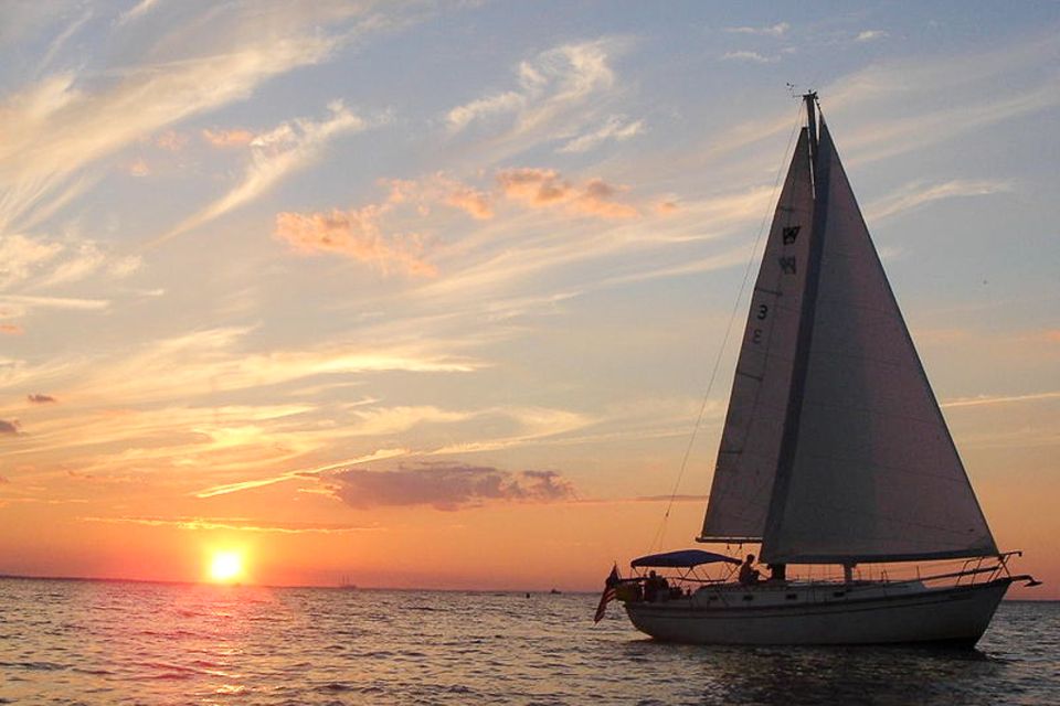 Oahu: Sunset Cruise of West Oahu with Drinks and Appetizers - Who this cruise suits best (and who should skip it)