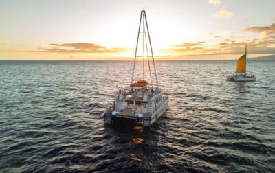 Oahu: Sunset Sail Cruise in Waikiki - The boat setup: how the upper deck and underwater room change what you see