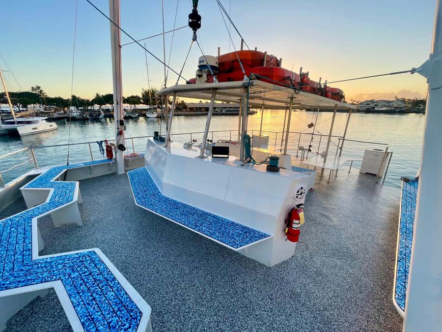 Oahu: Sunset Sail Cruise in Waikiki - The 2-hour flow: what happens once you’re on board