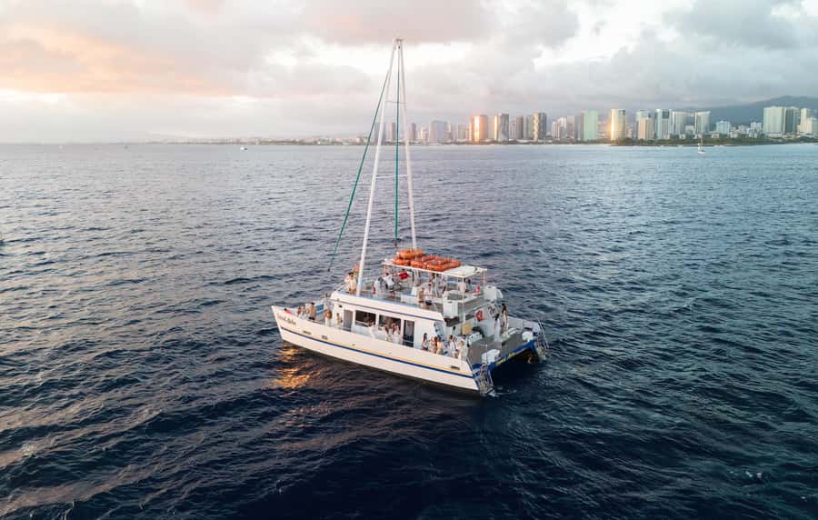 Oahu: Sunset Sail Cruise in Waikiki - Price and logistics: where you meet and why you should plan transport