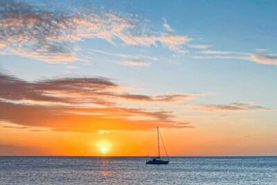 Oahu: Sunset sailing in small intimate groups - Sailing Honolulu’s South Shore Toward Diamond Head (Le’ahi)