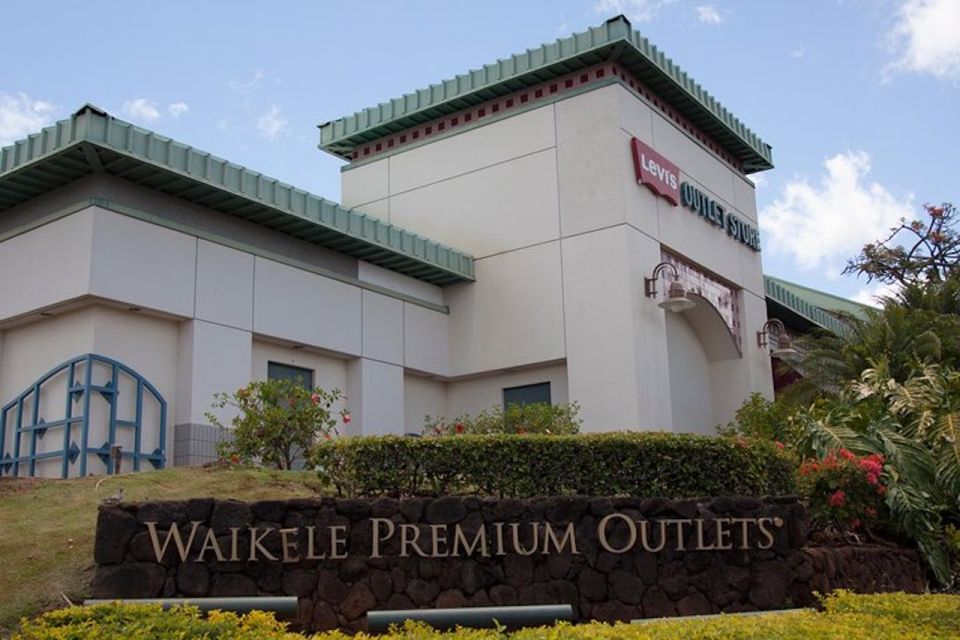 Oahu: Waikele Premium Outlets Roundtrip Bus From Waikiki - The Shuttle Ride Experience: comfort, views, and driver touches