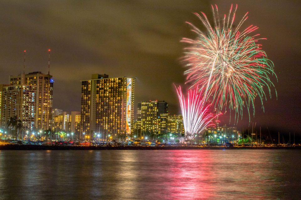 Oahu: Waikiki BYOB Friday Night Fireworks Cruise - BYOB on a boat: how to make it feel worth the money