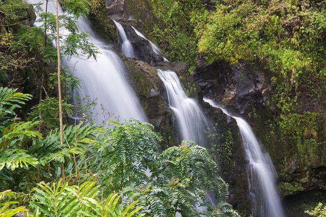One Day Heavenly Hana Tour: Island Hopping from Oahu to Maui - Waterfalls and 3 Bears Falls: when the rain turns dramatic