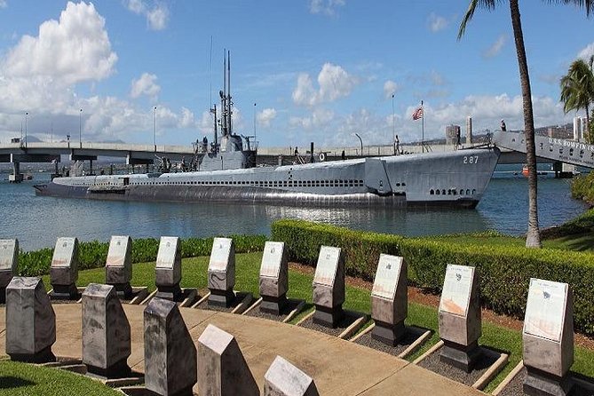 Pearl Harbor & Mini Circle Island Departing from Maui - Kahuku lunch and farm stands: the best way to taste the North Shore