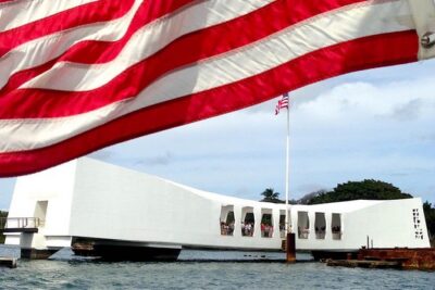 Pearl Harbor Tour Arizona Memorial and USS Bowfin - Arizona Memorial: Standing Over the Sunken USS Arizona