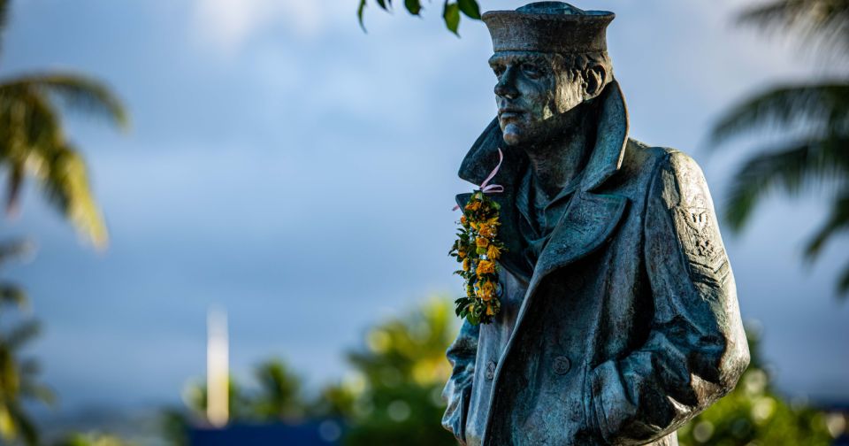 Pearl Harbor USS Arizona All Access Private Tour - Downtown Honolulu Stops: Quick Photo Stops with Real Character
