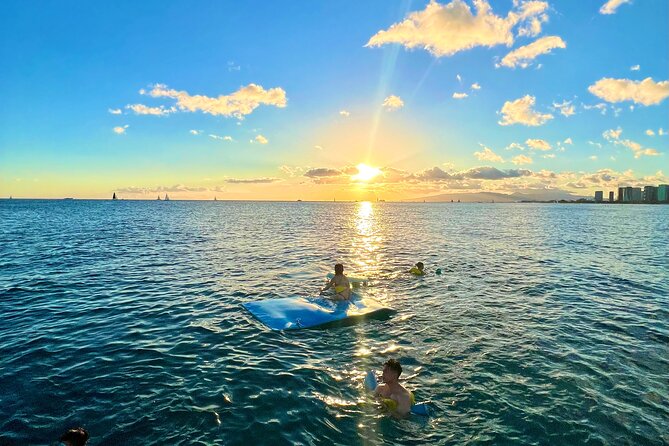 Private Catamaran Sunset Sail in Waikiki - Crew Matters: Captain Tom and Savannah’s Style