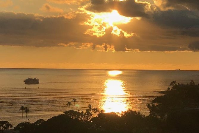 Private luxury tour of Oahu island - Entering The Day From Waikiki: Pickup and the Real-Life Flow