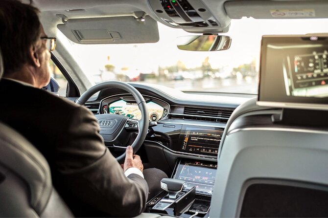 Private One-way Airport Transfer Honolulu Airport To Honolulu - The ride itself: what private airport transfers feel like in Honolulu