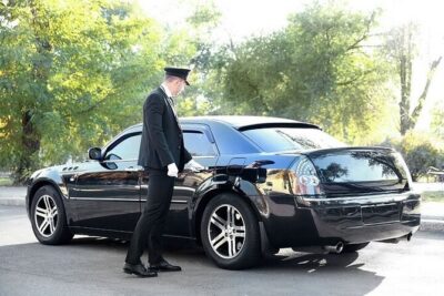 Private One-way Airport Transfer Honolulu Airport To Honolulu - Vehicle expectations: sedan, minivan, and the luxury-sedan mismatch