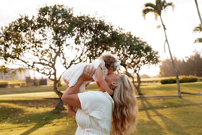 Private Professional Vacation Photoshoot in Honolulu - A professional photographer who does the heavy lifting