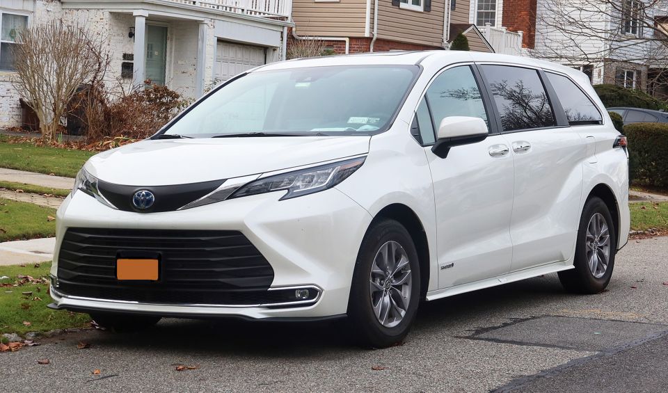 Private Transfers between HNL Airport and Honolulu City - The Ride Comfort You’re Paying For (Air-Conditioned and Maintained)