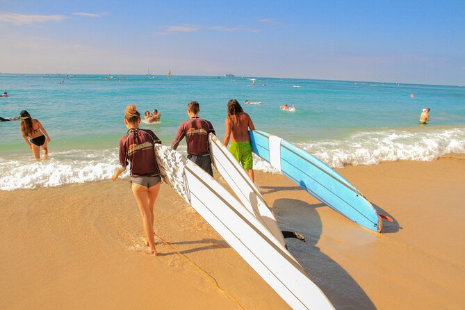 Semi-Private Surf Lesson for 2 or 3 people on Waikiki Beach - Small-group surf lesson at Waikiki: why semi-private feels better