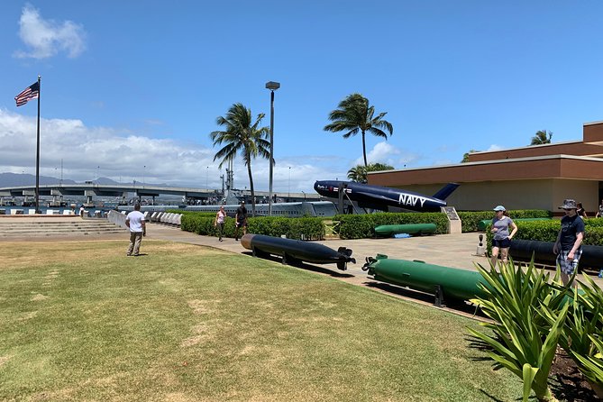 Small Group-Oahu Tour, Dole Plantation, Northshore, Sunset Beach - Punchbowl National Memorial Cemetery: Puowaina and the weight of place
