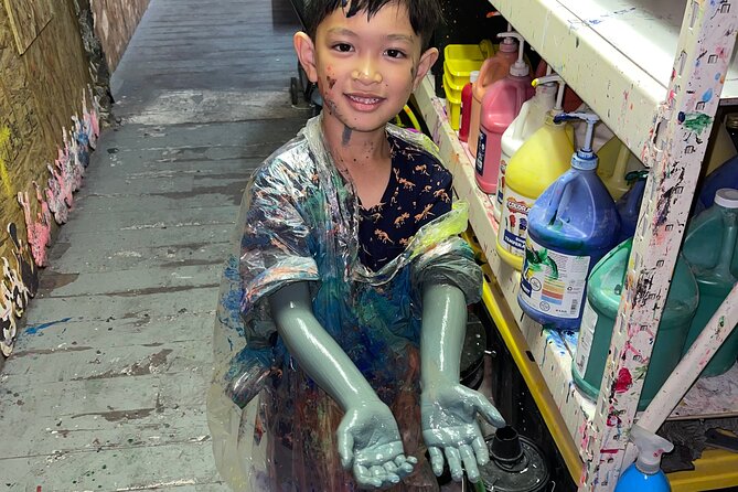 Splatter Art Paint Studio Experience in Hawaii - Meet Break’N Anger on Kawaiaha‘o Street