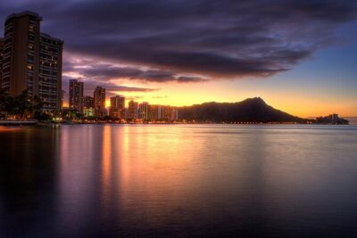 Sunrise Breakfast Cruise in Honolulu - Diamond Head Lighthouse Stop and the Waikiki Views Before the Day Gets Loud