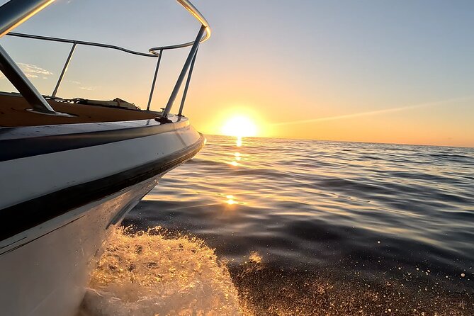 Sunset Cruise along Waikiki Coastline - Waikiki coastline at 5:30 pm: when the timing works