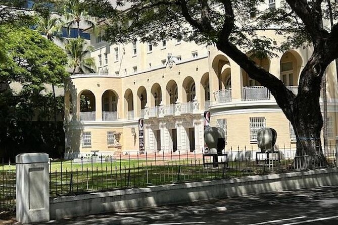 Through A Glass Darkly The Strange and Tragic History Of Honolulu - Honolulu Hale and the State government vibe: pretty buildings, ugly stories