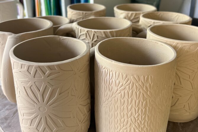 Two-hours handmade ceramic class, make your own souvenir Honolulu - Group size and language: why max 6 matters