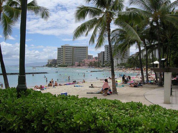 Valentine's Venetian Gondola Cruise in Waikiki - Why a Venetian-style gondola fits Waikiki so well