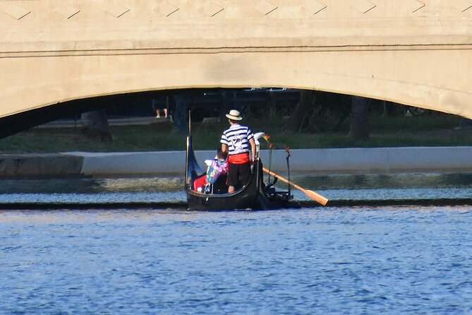 Valentine's Venetian Gondola Cruise in Waikiki - BYOB rules, the $14 corkage fee, and staying comfortable in Waikiki weather