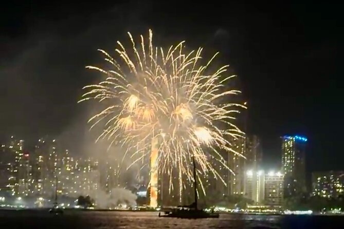 Waikiki Beach Catamaran Friday Night Fireworks Tour - Key highlights you’ll actually care about