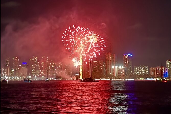 Waikiki Beach Catamaran Friday Night Fireworks Tour - The fireworks stop: Hilton Hawaiian Village from a catamaran seat