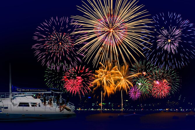 Waikiki Friday Firework Catamaran Tour - Why the Hilton Hawaiian Village fireworks feel extra good from the water