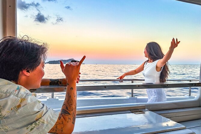 Waikiki Friday Fireworks Boat Cruise from Oahu - Price and value: how to judge the deal before you pay