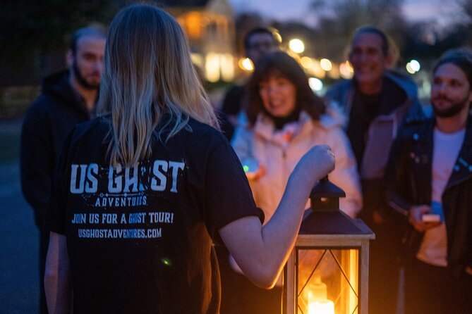 Waikiki Ghost Tour: Torches & Terrors - Why this Waikiki ghost walk hits at night