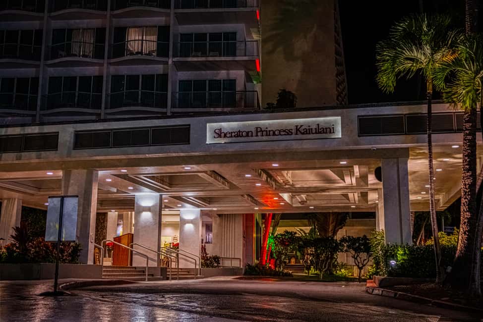 Waikiki Ghosts Boos and Booze Haunted Pub Crawl - Royal Hawaiian Center: getting your bearings on Waikiki