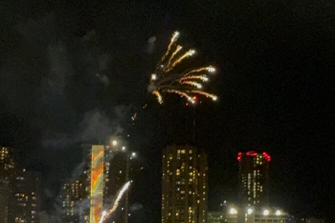 Waikiki Glass Bottom Boat Fireworks Tour - What the one hour feels like (and how to time it right)