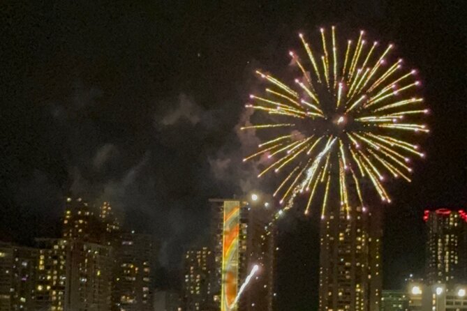 Waikiki Glass Bottom Boat Fireworks Tour - BYO snacks and drinks: easy flexibility for families and couples