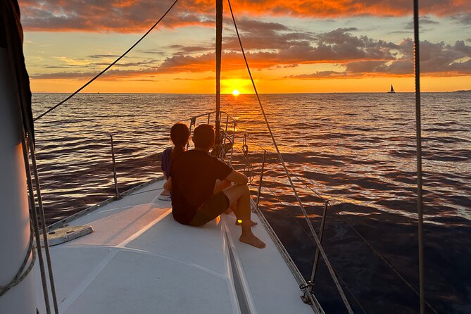 Waikiki private Day Tour and Sunset sail for couples - Stop 1: Waikiki Beach shoreline and that skyline-at-sunset feeling