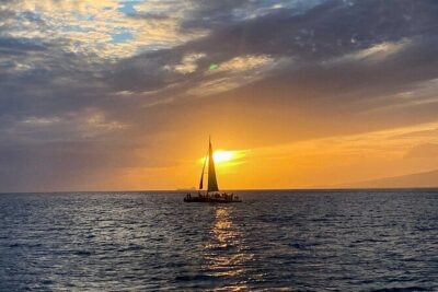 Waikiki Sunset Cocktail Cruise - Hilton Hawaiian Village - The included meal: sliders and what it means for value