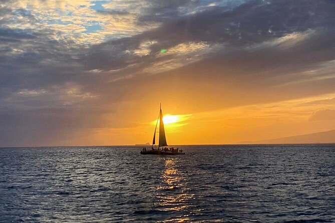 Waikiki Sunset Cocktail Cruise - Hilton Hawaiian Village - The included meal: sliders and what it means for value