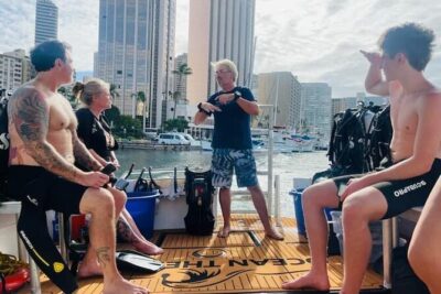 Waikiki Two Tank Guided Scuba Diving Adventure: Certified Diver - A four-hour window with two tanks and a real cruise break
