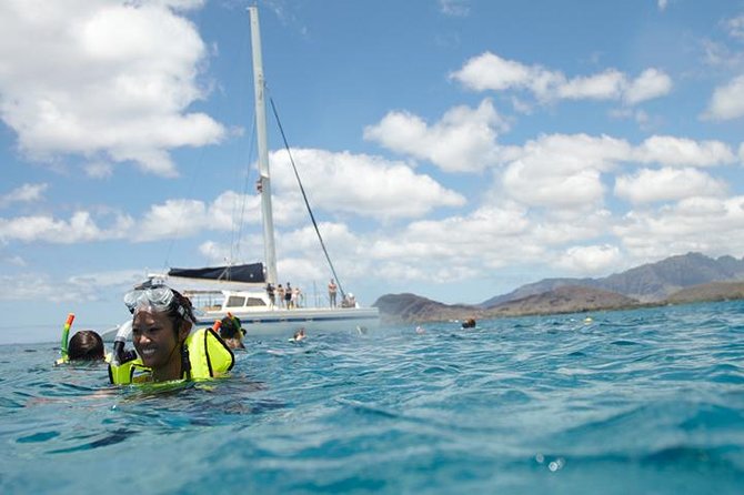 West Oahu Afternoon Turtle Snorkel Sail - Stop 2: Waikiki as a Contrast Moment
